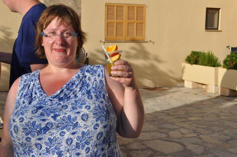 Christina Ebbert reiste als erste Reisebegleiterin mit Behinderung mit auf die Lebenshilfe Finca nach Mallorca, - selbstverständlich mit den gleichen Rechten und Pflichten wie ihre Kollegen.